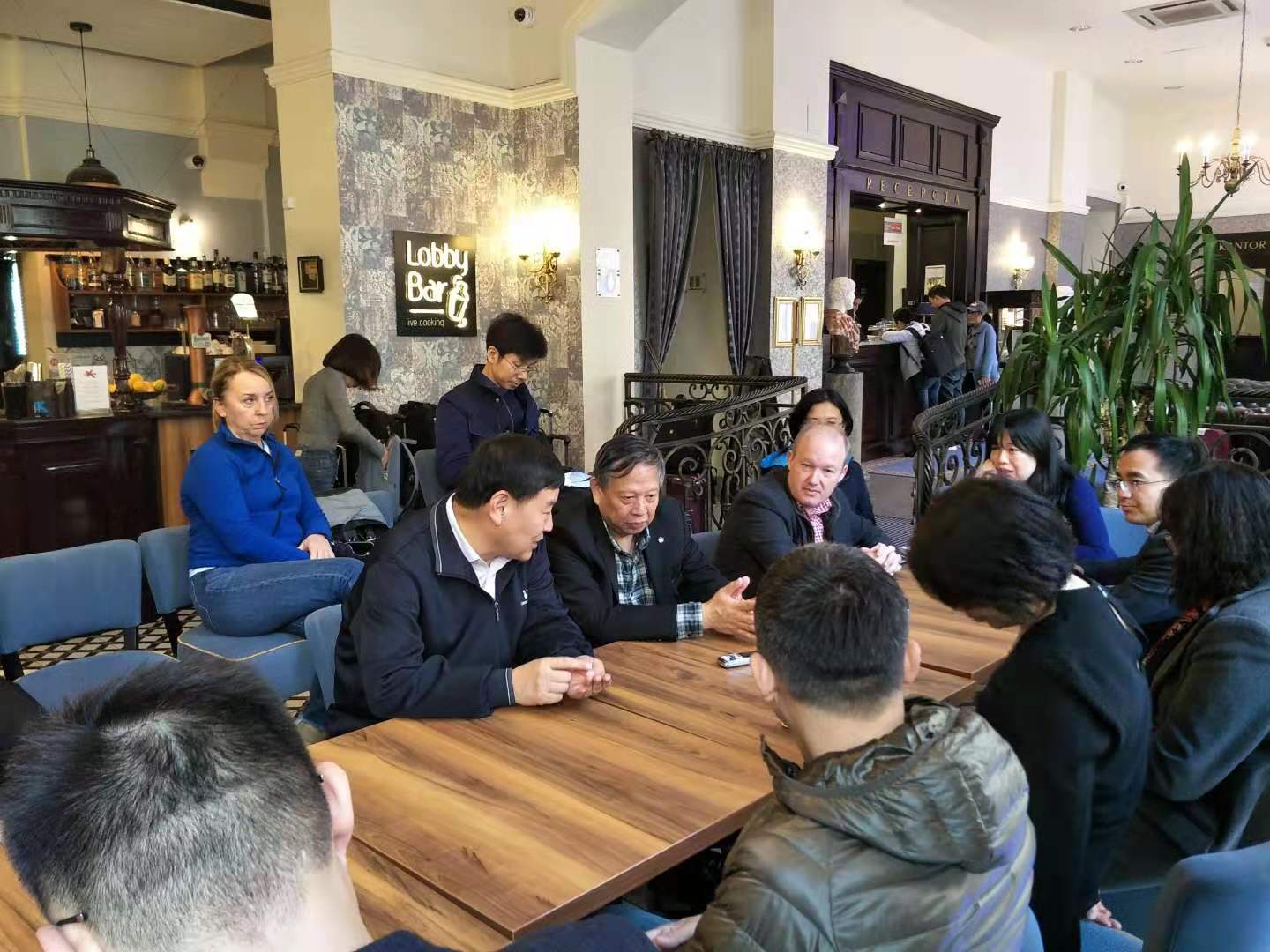 刘文雅代表学院发言